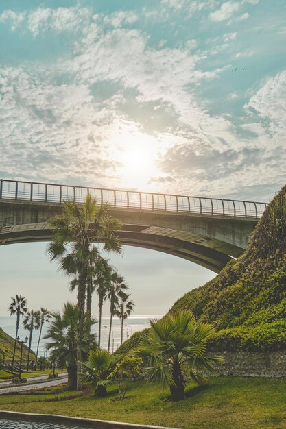 Photo sunset view from la bajada de balta in miraflores in the city of lima peru