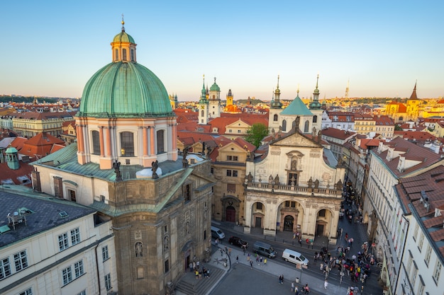 Foto vista di tramonto di vecchia città di praga in repubblica ceca