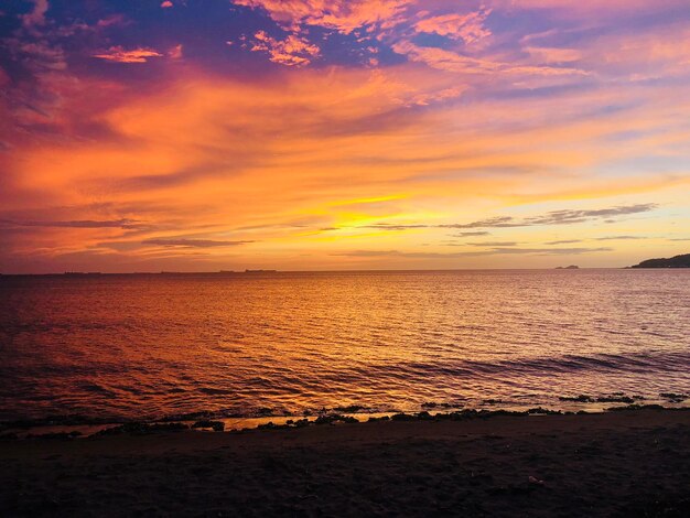 Foto viola del tramonto