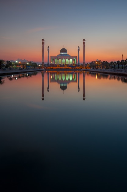 Tramonti alla moschea centrale.