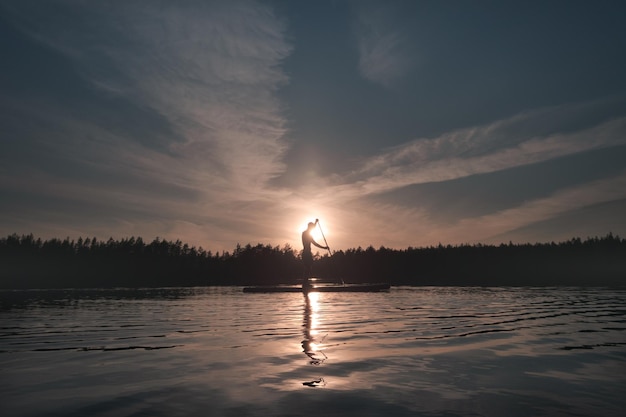 SUP на закате Спорт и здоровый образ жизни Водные развлечения