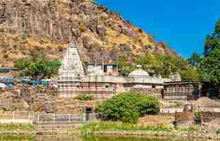 Photo suparshvanath old digamber temple at pavagadh hill gujarat state of india