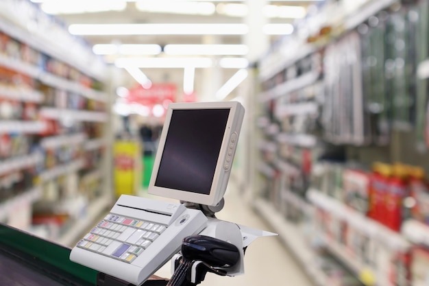 Supermarkt kassa kassa balie met betaalautomaat