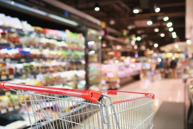 Supermarkt supermarkt leeg rood winkelwagentje