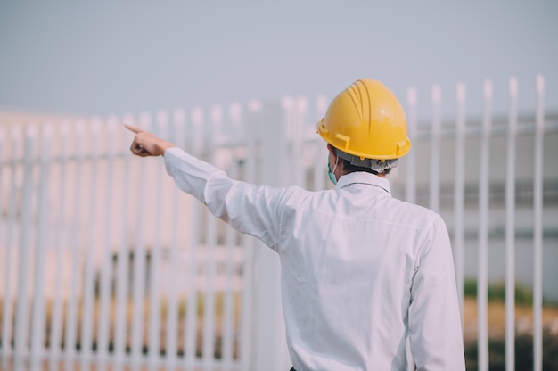 Supervisor hard hat control project construction site