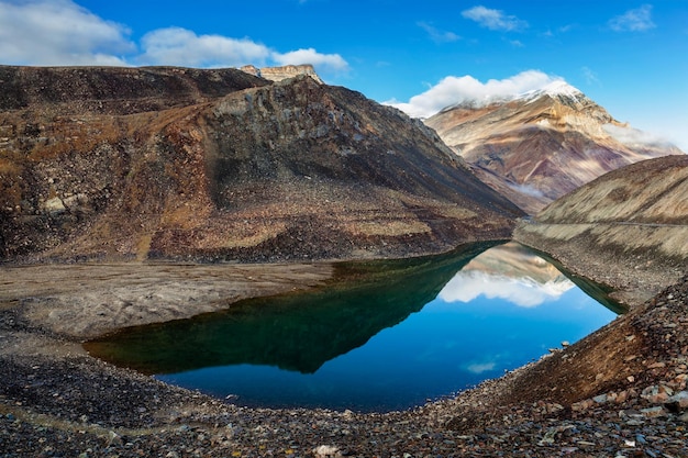 Photo suraj tal lake himachal pradesh india