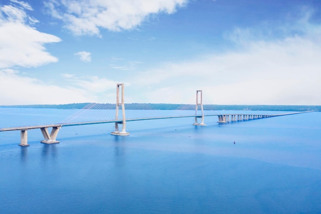 Suramadu brug in Oost-Java