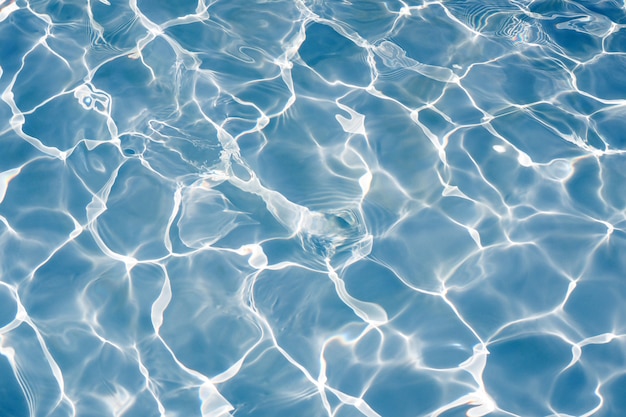 Superficie della piscina blu,sfondo dell'acqua nella piscina.