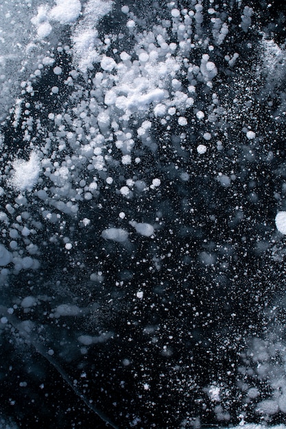 Photo surface of frozen lake at baikal lake, russia