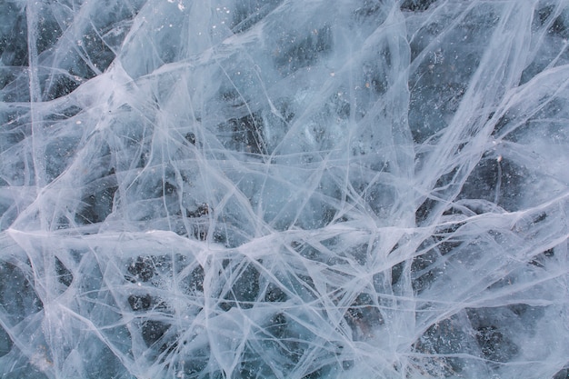 Foto superficie del lago ghiacciato nel lago baikal, russia