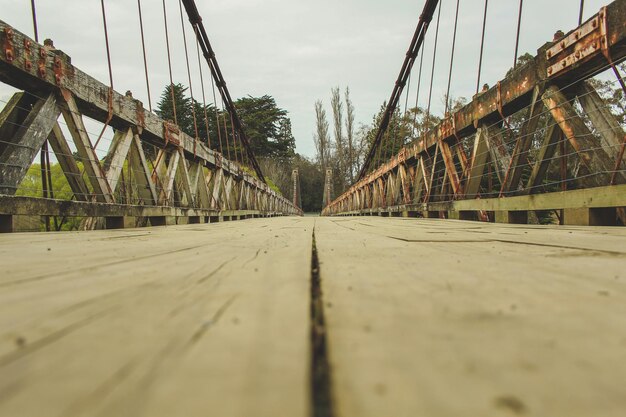 Photo surface level of bridge against sky