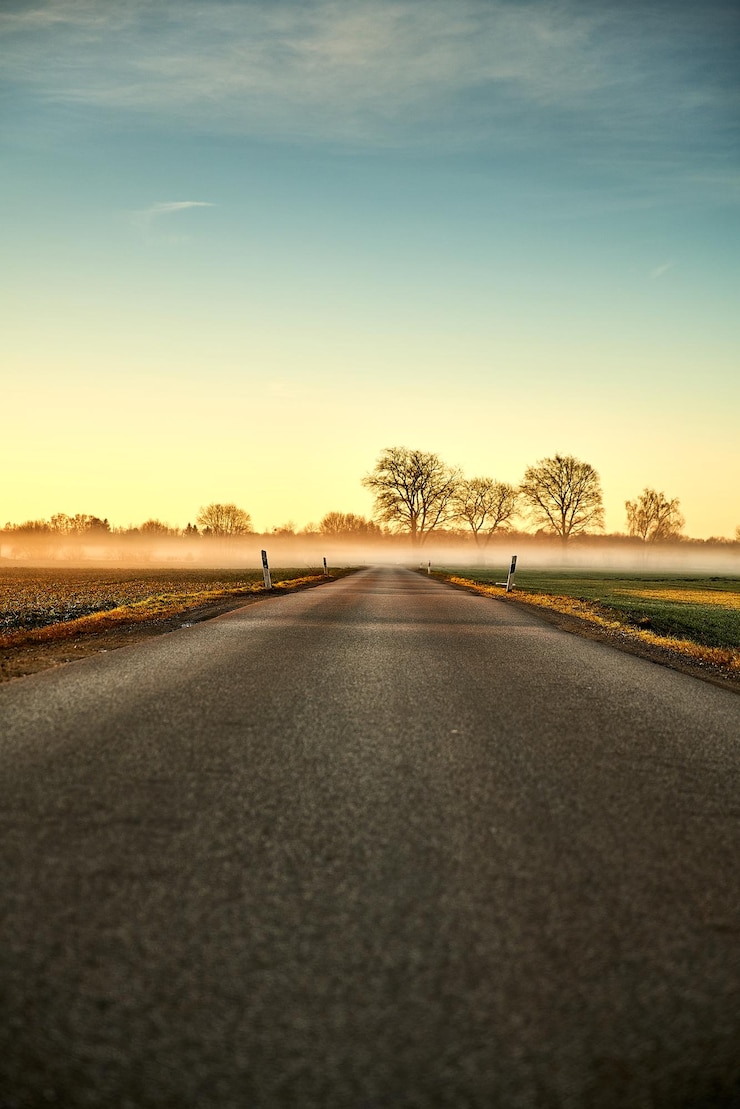 Photo surface level of country road against sky