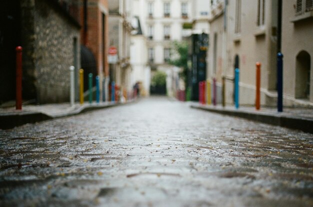 Foto livello della superficie della strada stretta