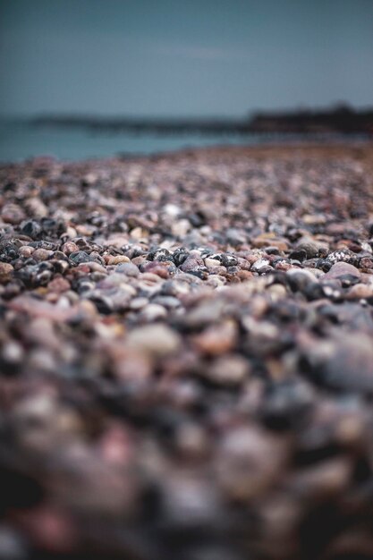 Foto livello di superficie delle pietre sulla spiaggia