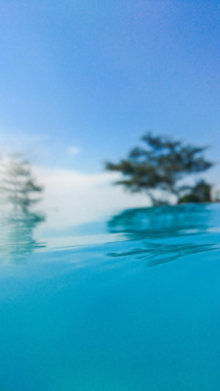 Photo surface level of swimming pool against blue sky