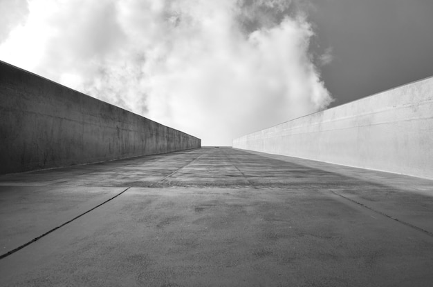 Photo surface level of wall against sky