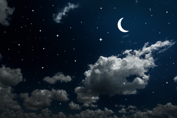 Photo 夜空的表面 滿滿星星和月亮和美麗的雲