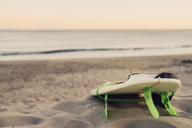 Surfboard in spiaggia