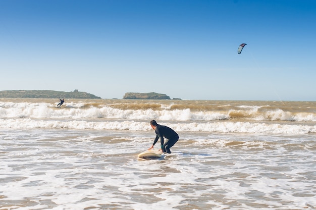 Surfen op de oceaan voelt vrij