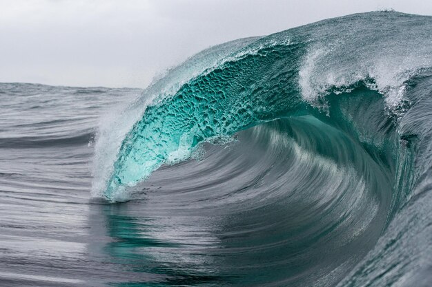 Волны для серфинга и океанский фон