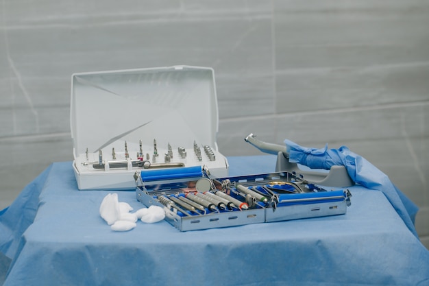 Surgical kit of instruments used in dental implantology