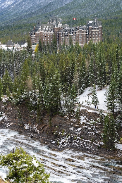 Punto di vista dell'angolo a sorpresa parco nazionale di banff montagne rocciose canadesi