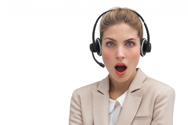 Photo surprised call center agent with mouth open