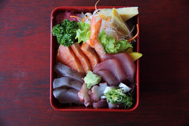 寿司丼、生鮭マグロのタコご飯