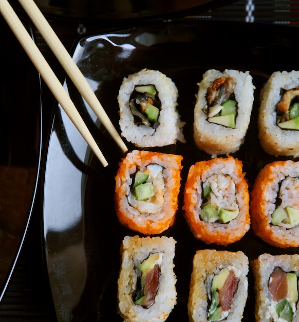 Sushi en broodjes