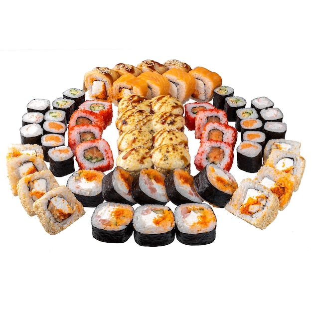 Sushi ingesteld op de witte achtergrond Close-up van heerlijk Japans eten met sushi roll