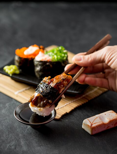 Foto sushi op de tafel