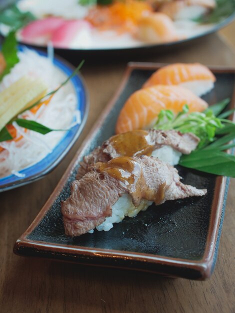 Sushi op het gerecht, japans eten