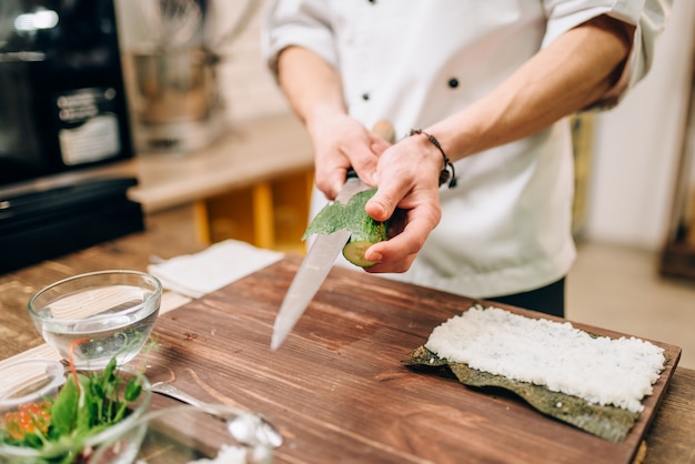 Sushi preparation process, japanese cuisine