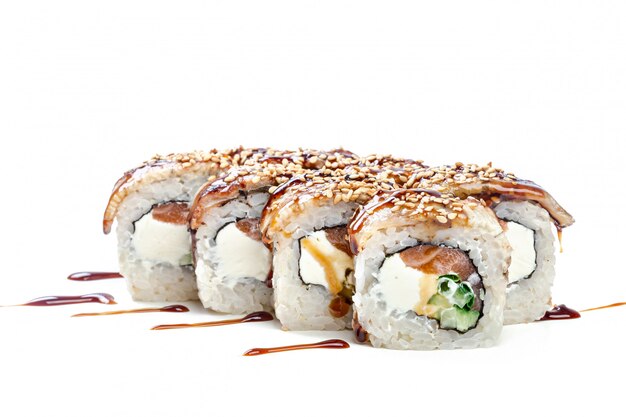 Sushi roll geïsoleerd.