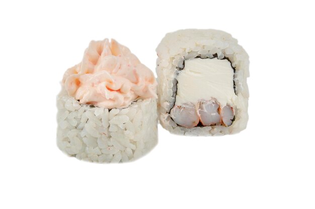 Sushi rollen met rijst close-up op een witte achtergrond