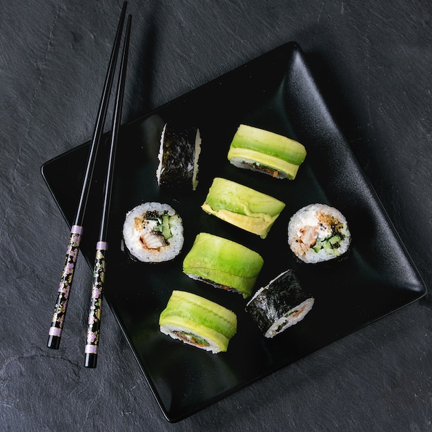 Sushi rolt in te stellen