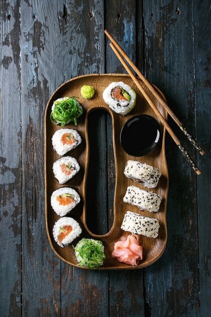 Sushi rolt in te stellen