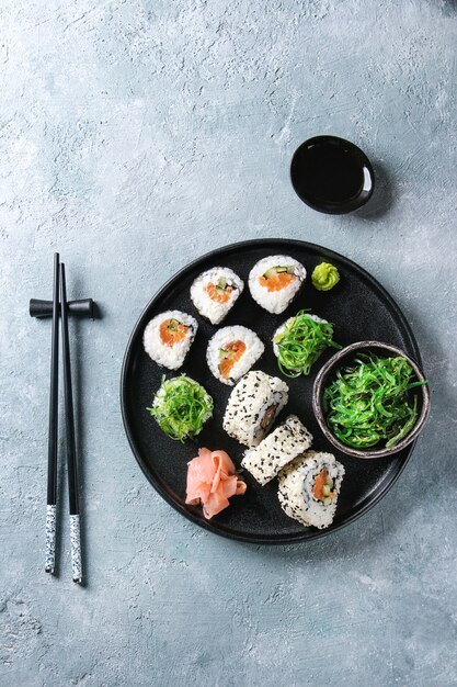 Sushi rolt in te stellen