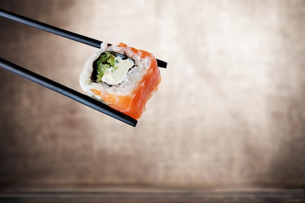 Sushi rolt Japans eten op bureau