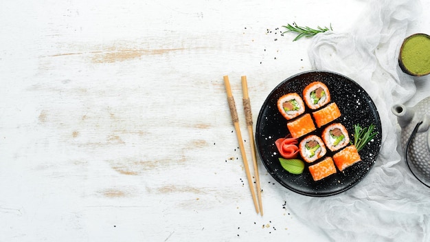 Sushi set met kaviaar avocado en zalm Aziatische keuken Bovenaanzicht Vrije ruimte voor uw tekst