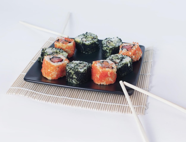 Sushi Zet verschillende soorten Maki sushi en eetstokjes op ab