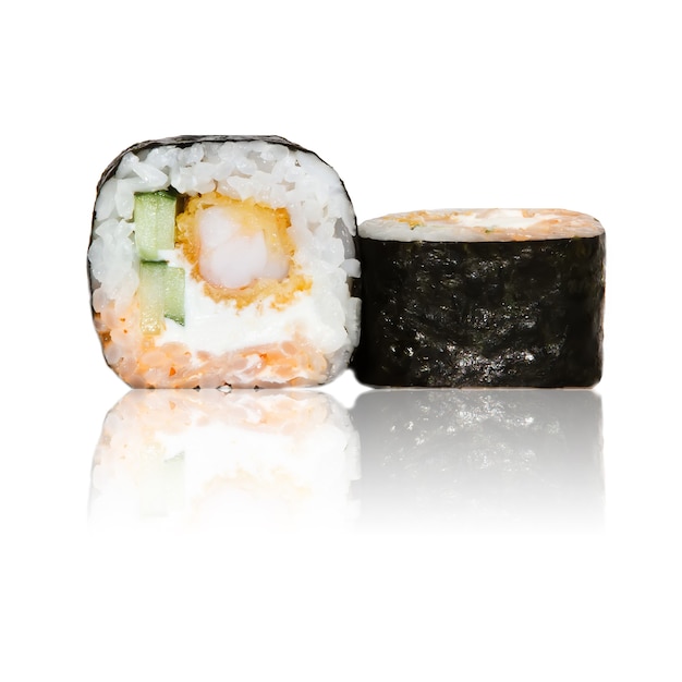 Sushibroodje dat met bezinning wordt geïsoleerd.