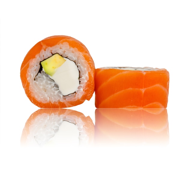 Sushibroodje dat met bezinning wordt geïsoleerd.