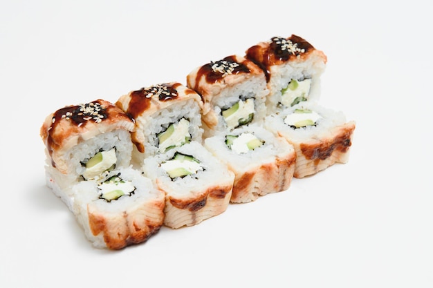 Sushibroodje, geïsoleerd op wit