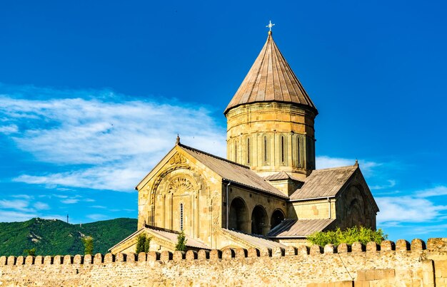 Photo svetitskhoveli a fortified medieval orthodox cathedral in mtskheta unesco world heritage in georgia