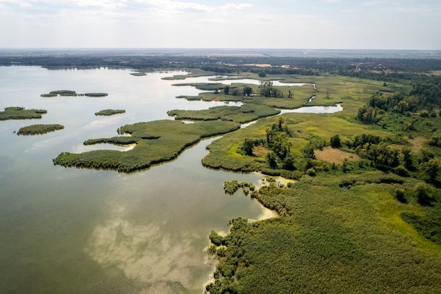 Болотное озеро, аэрофотосъемка, в летний день, background image