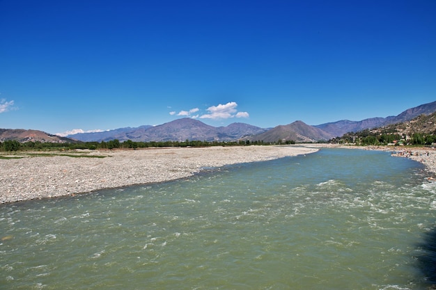 Photo swat river in himalayas pakistan