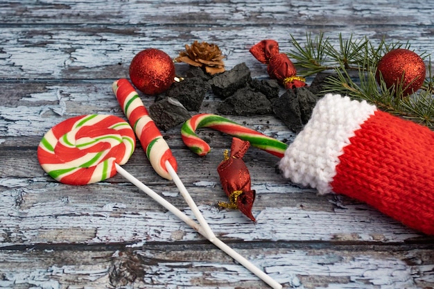 Foto carboni dolci e caramelle della befana