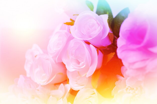 Сладкий красочный букет из роз в мягком и размытом стиле