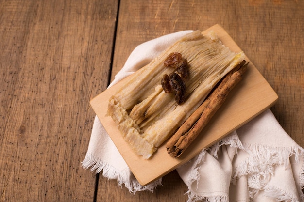 달콤한 옥수수 타말 페루 전통 디저트 음식
